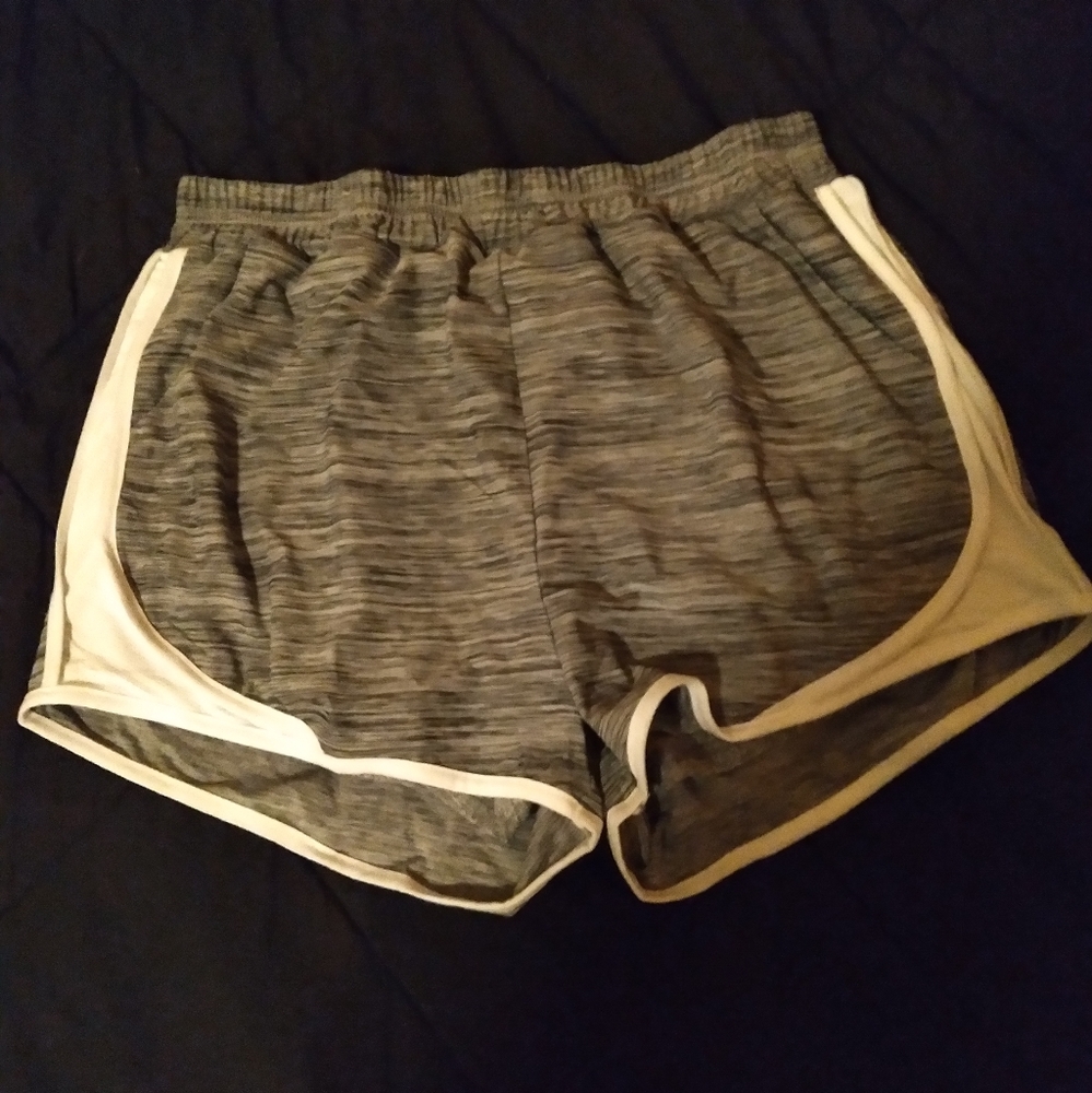 athletic shorts size medium